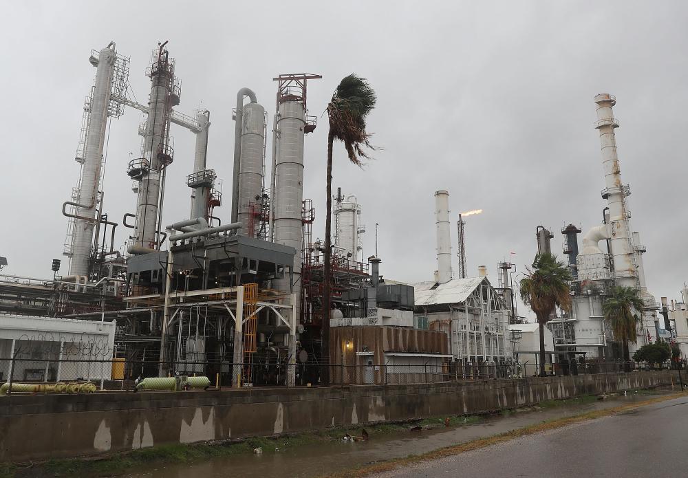 Oil prices gyrate as market grapples with US hurricane damage