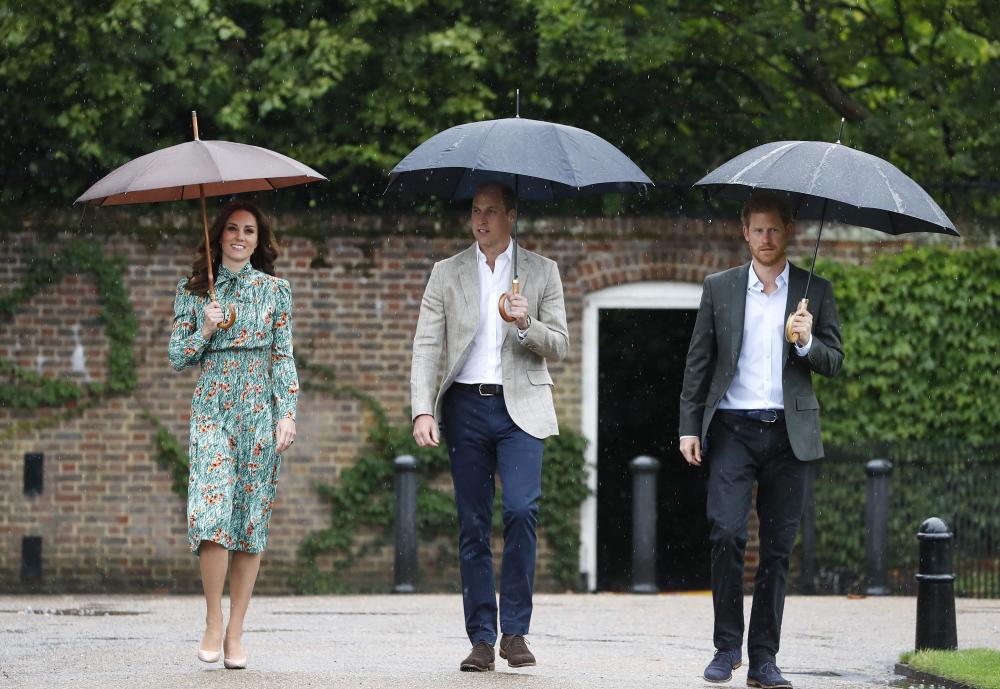 Princes mark anniversary of Diana's death Princes mark anniversary of Diana's death