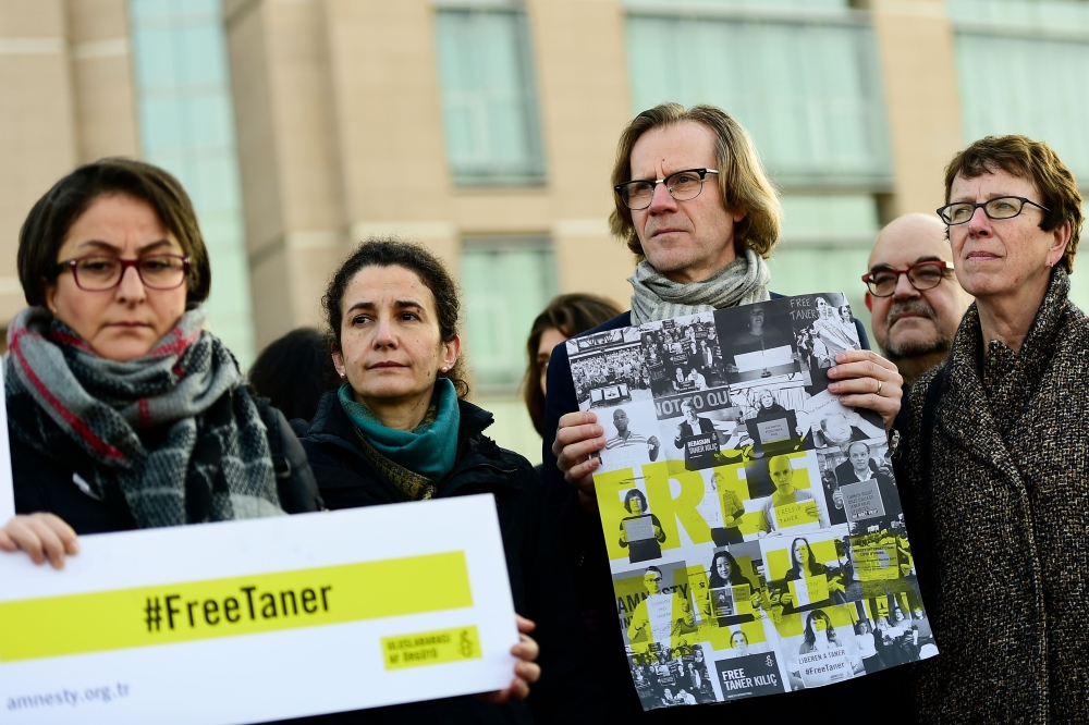 Turkey: court revises ruling, Amnesty chief remains in jail Turkey: court revises ruling, Amnesty chief remains in jail