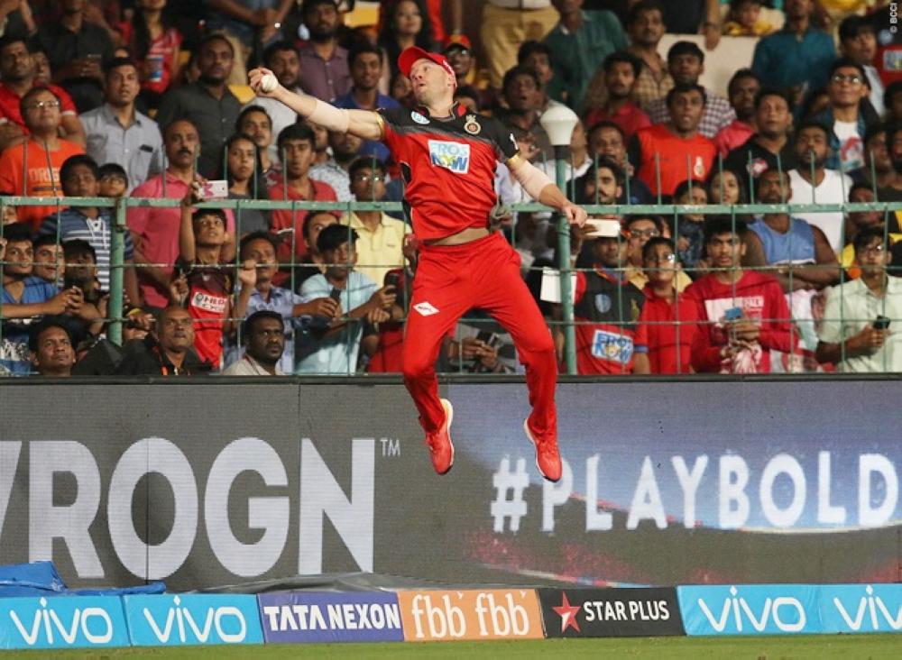 de villiers turns 039 spiderman 039 with ipl catch saudi gazette