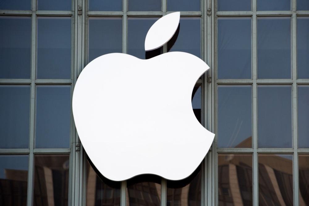 Apple hits $1 trillion stock market valuation Apple hits $1 trillion stock market valuation