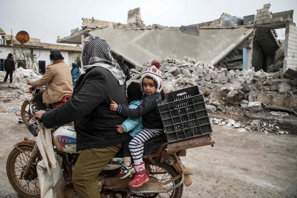 Trump gives in to calls to slow down Syria troop pullout Trump gives in to calls to slow down Syria troop pullout