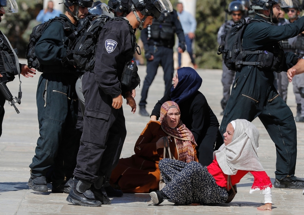 Jerusalem: Clashes at holy site leave several injured Jerusalem: Clashes at holy site leave several injured