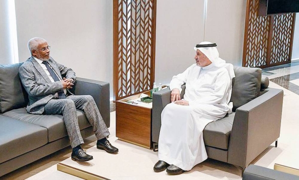 Dr. Al Rabeer and Dr. Ahmed discuss cooperation on relief efforts in Lanka