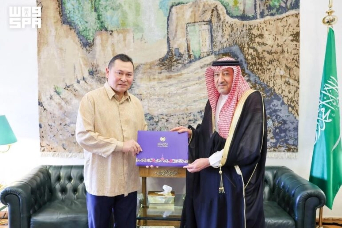 King Salman and Crown Prince receive messages from King of Malaysia