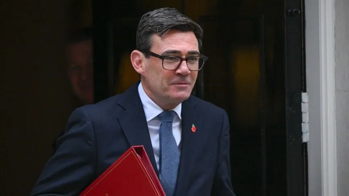 British PM open to slavery apology but rules out financial reparations