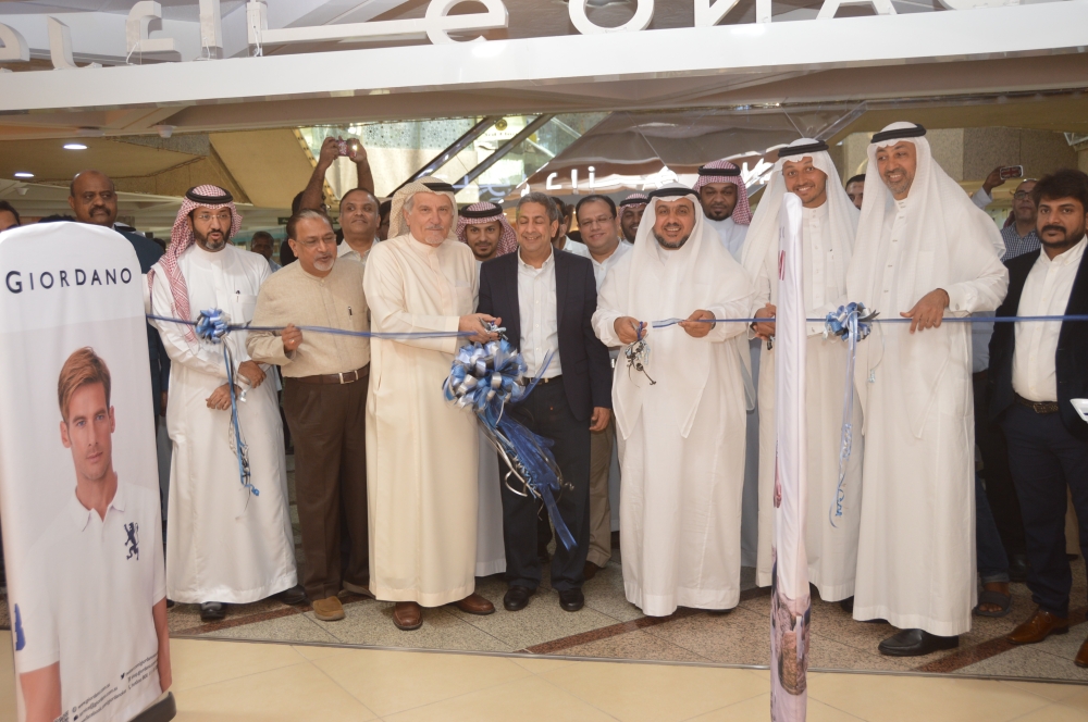 Mazen Baterjee, vice chairman of the Jeddah Chamber of Commerce and Industry, and Ishwar Chugani, managing director of Giordano, cut the ceremonial ribbon, assisted, among others, by Sheikh Hani Abdul Aziz Saab, chairman of the Board, Textile and Garments Co., and Khalid Almaeena, Managing Partner of Quartz Communications


