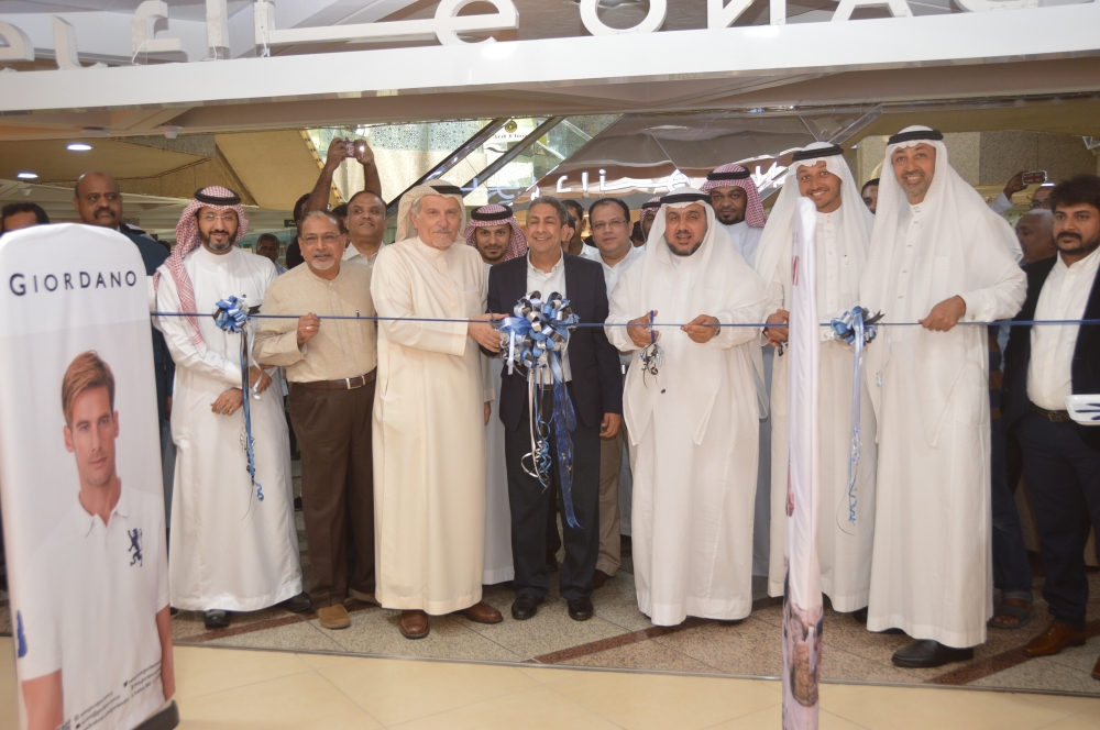 Mazen Baterjee, vice chairman of the Jeddah Chamber of Commerce and Industry, and Ishwar Chugani, managing director of Giordano, cut the ceremonial ribbon, assisted, among others, by Sheikh Hani Abdul Aziz Saab, chairman of the Board, Textile and Garments Co., and Khalid Almaeena, Managing Partner of Quartz Communications


