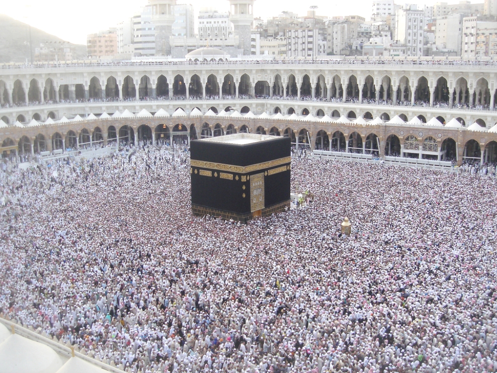 Worshipers praying inside the mataaf obstruct pilgrims and visitors performing circumambulation. — File photo