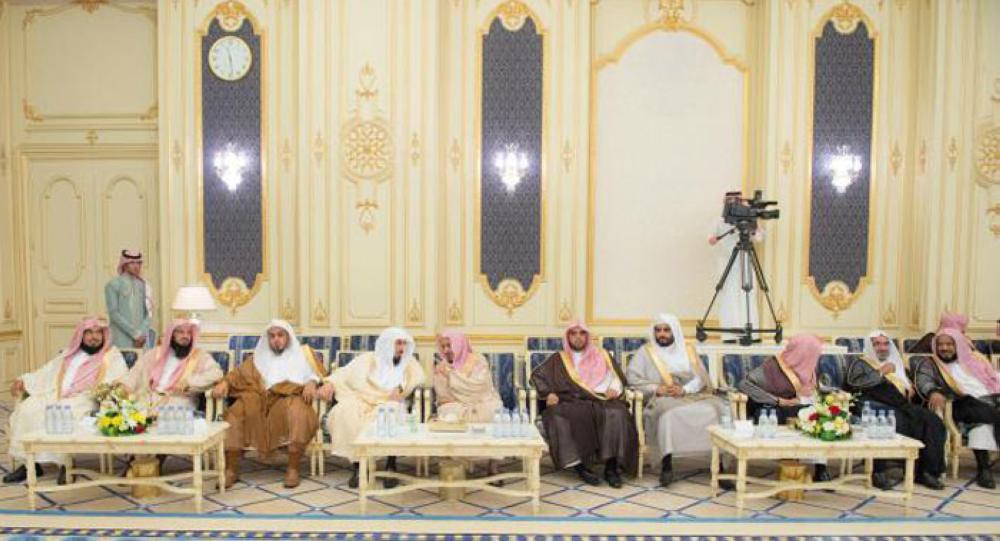 King Salman receives princes, ministers, citizens