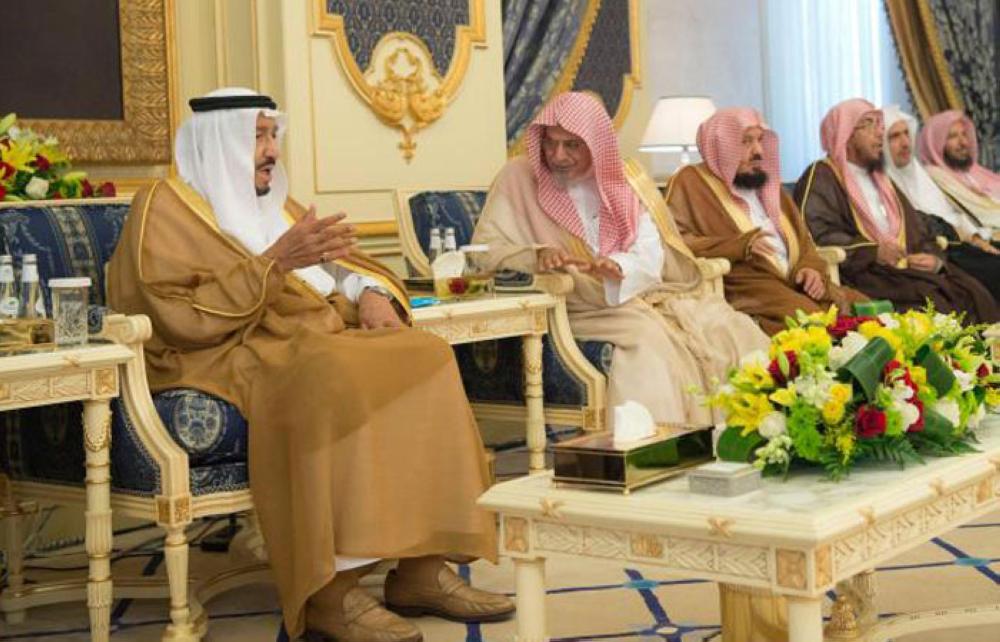 King Salman receives princes, ministers, citizens