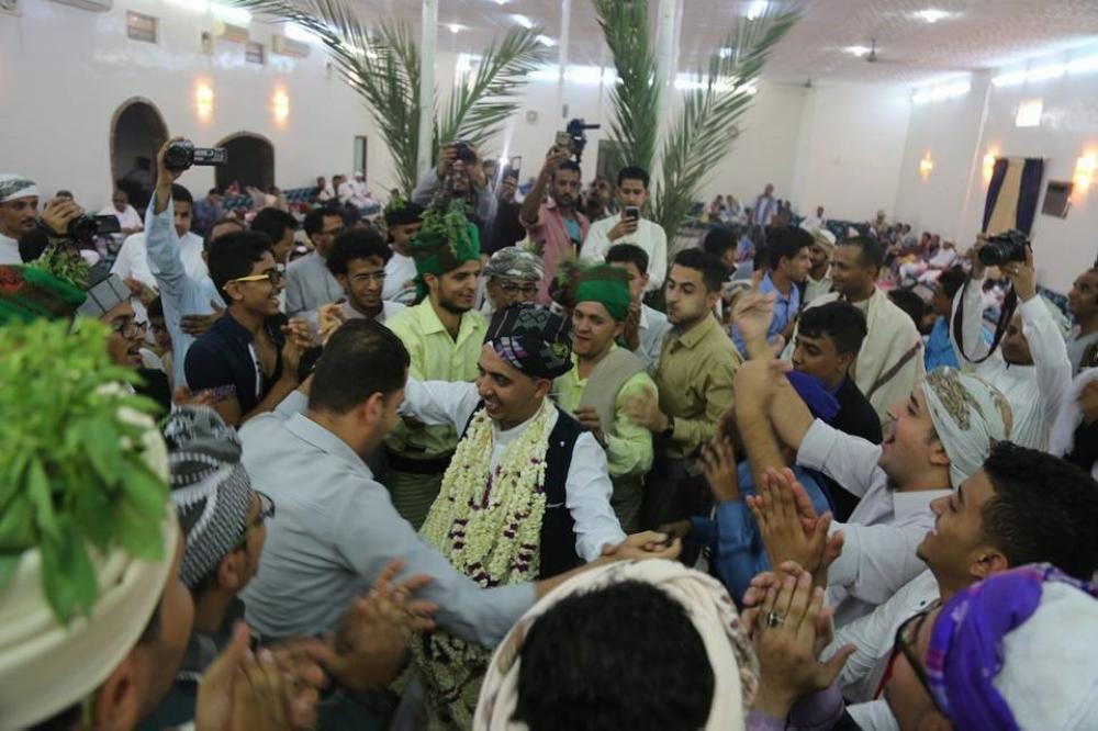 The groom chose to have his wedding in the traditional way of Taiz, to reflect a positive image of his city rather than the catastrophe of war. — Courtesy: Al Arabiya English