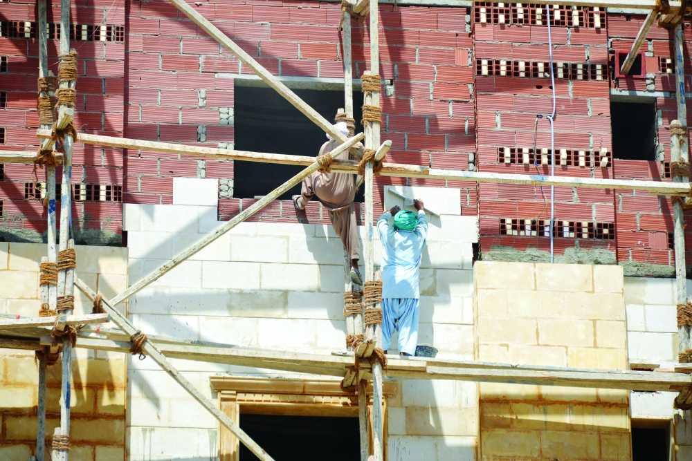 Laborers were found to be working under the hot sun in clear violation of the labor ministry's directive. — Courtesy photo 