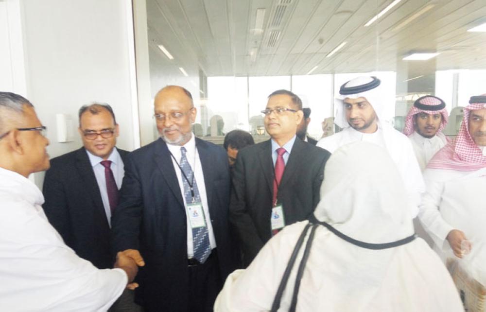 Thai Consul-General, Thanis Na Songkhla, and officers from the Royal Thai Consulate General in Jeddah and various concerned Thai authorities collaborating under “Team Thailand”, welcomed the pilgrims at the arrival terminal. 
