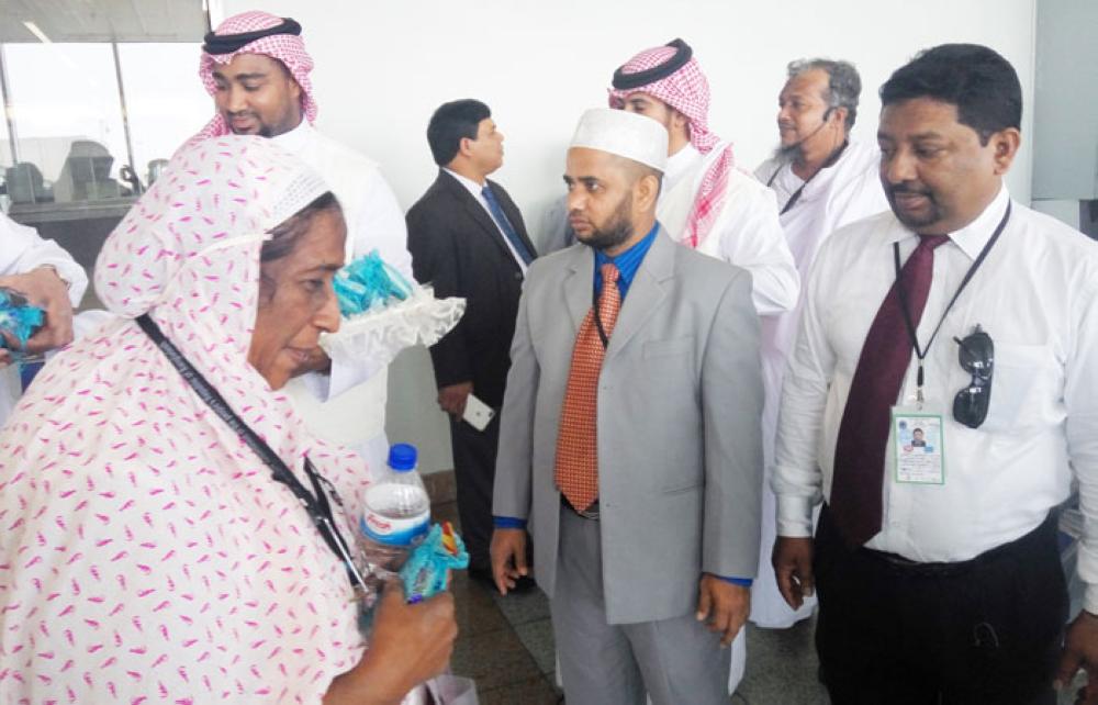 Thai Consul-General, Thanis Na Songkhla, and officers from the Royal Thai Consulate General in Jeddah and various concerned Thai authorities collaborating under “Team Thailand”, welcomed the pilgrims at the arrival terminal. 
