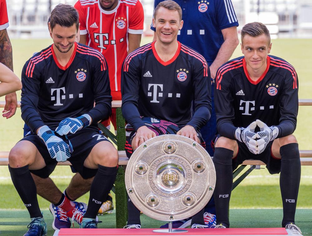 Players of German first division Bundesliga football club FC Bayern Munich pose for a team photo in Munich, (front row, L-R) Bayern Munich's goalkeeper Sven Ulreich, Bayern Munich's goalkeeper Manuel Neuer and Bayern Munich's goalkeeper Christian Fruechtl, with Germany captain Neuer not picked for the World Cup qualifiers. — AFP