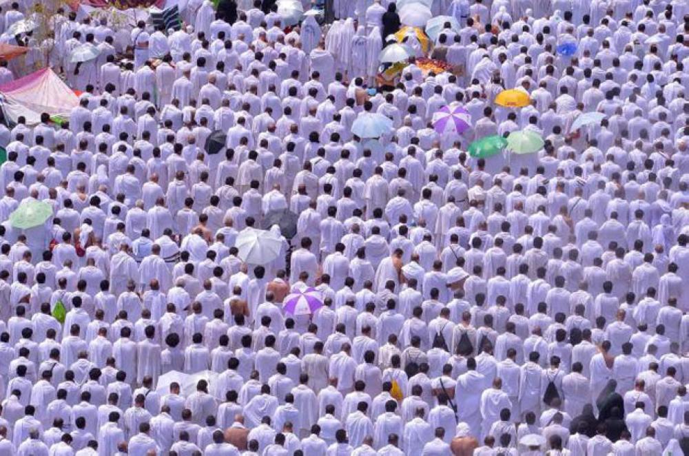 2m pilgrims pray for world
peace and unity of Ummah