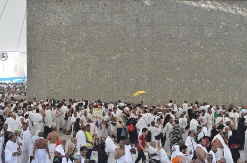 Pilgrims perform rites peacefully while
world Muslims celebrate Eid Al-Adha