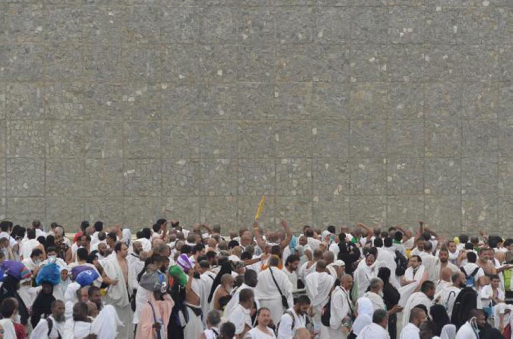 Pilgrims perform rites peacefully while
world Muslims celebrate Eid Al-Adha