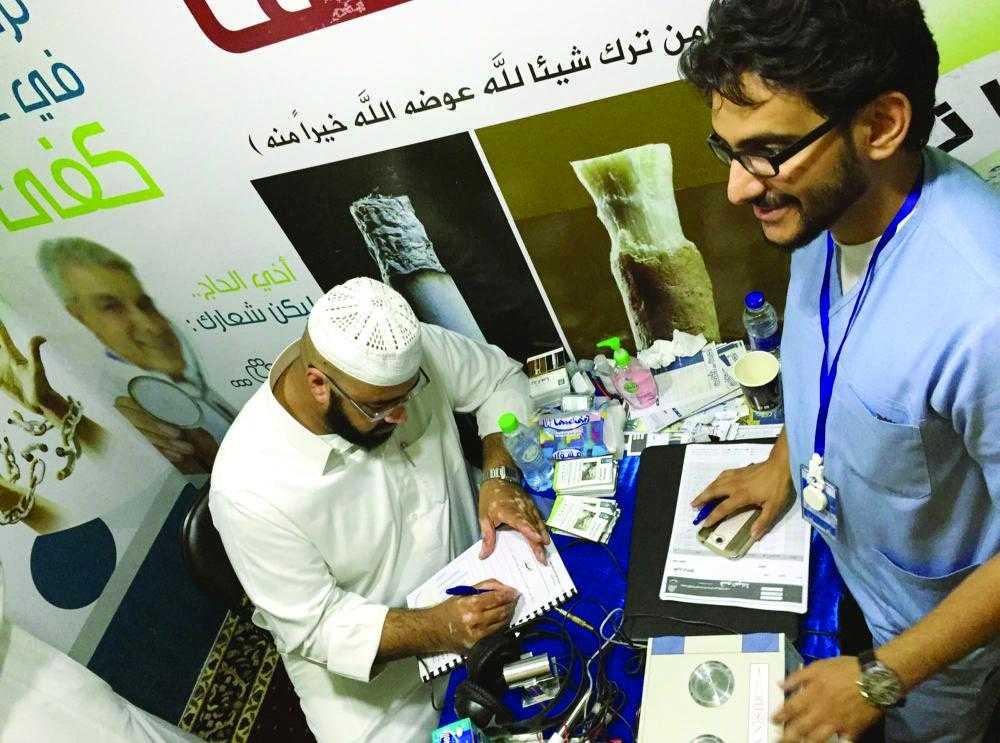 A pilgrim being made aware of the harmful effects of smoking at the Kafa (enough) Saudi Society during Haj. — courtesy phooto