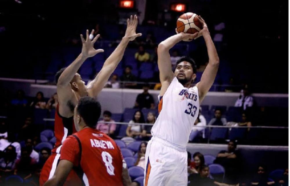 Star stays in hunt for Top 4 berth