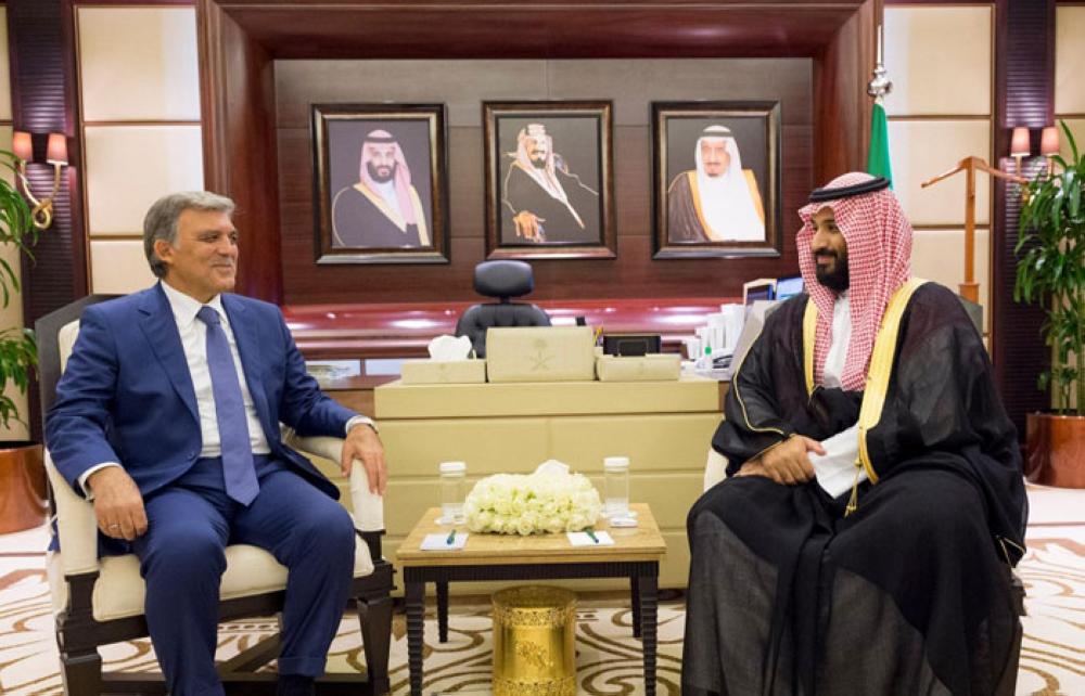 Crown Prince Muhammad Bin Salman, deputy premier and minister of defense, and the British Secretary of State for Defense Michael Fallon during their meeting in Jeddah on Tuesday. — SPA