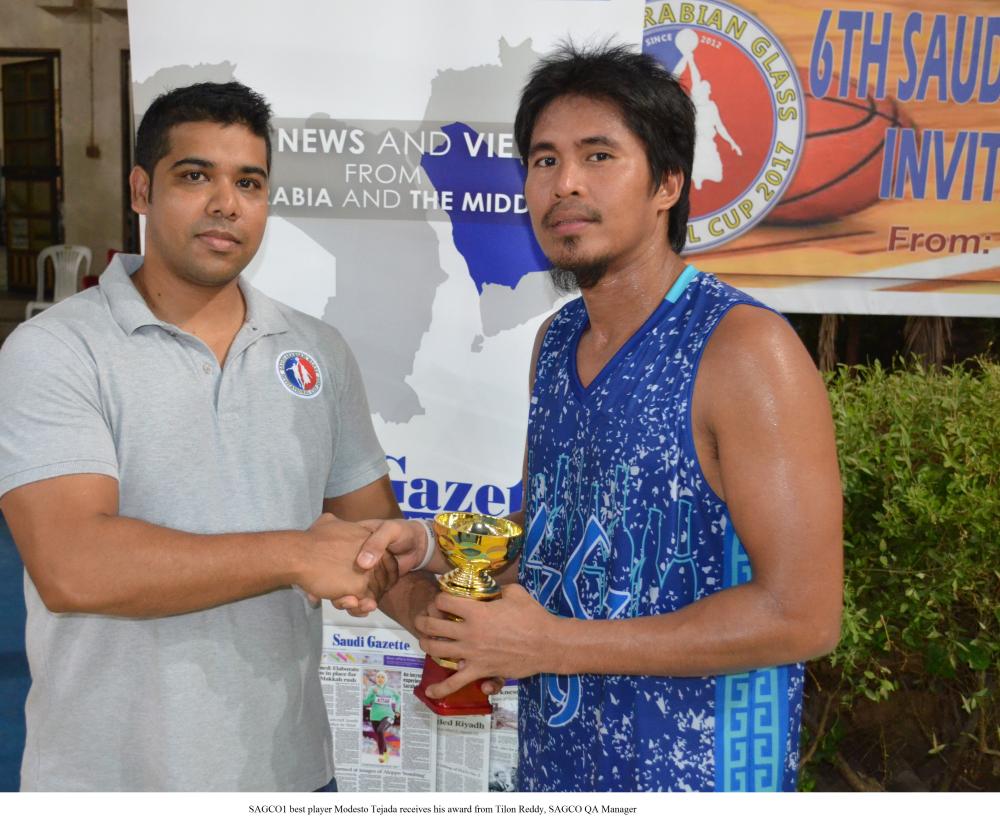 SAGCO basketball committee members with Nico De Wet, SAGCO plant manger and patron of basketball event; Lemuel Lopez, vice consul of Philippine Consulate Jeddah and Saudi Gazette Sports Editor K. O. Paulson. 