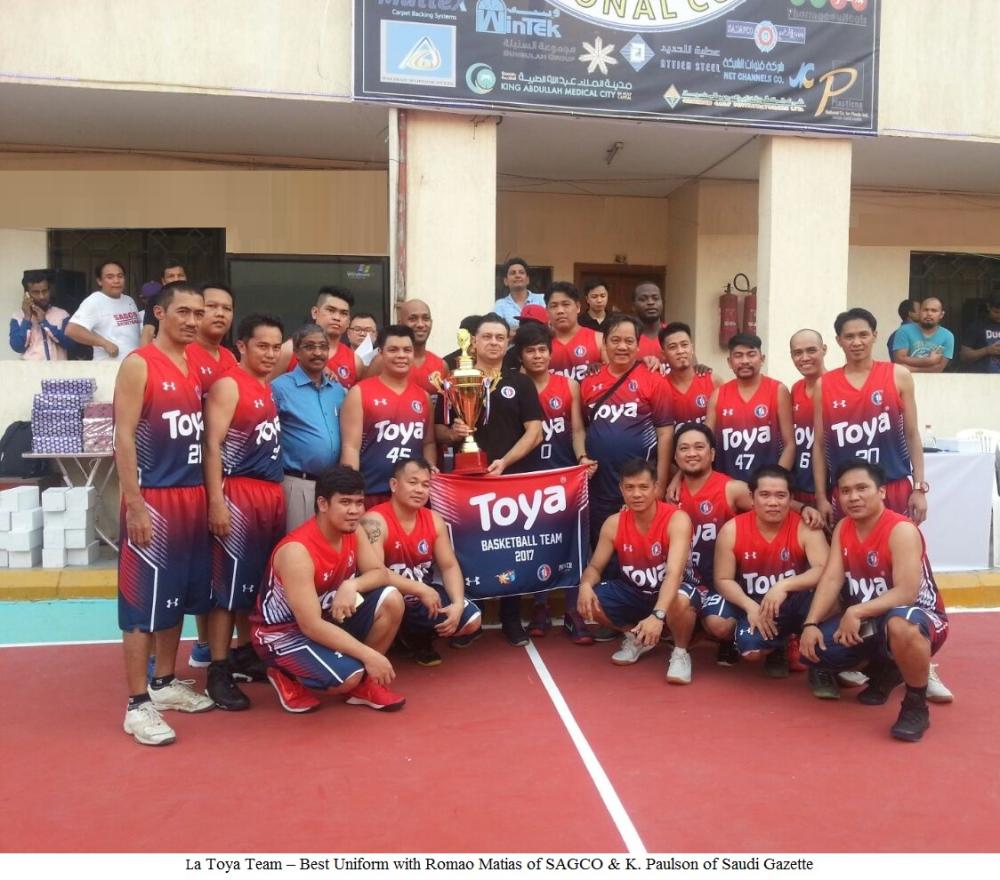 SAGCO basketball committee members with Nico De Wet, SAGCO plant manger and patron of basketball event; Lemuel Lopez, vice consul of Philippine Consulate Jeddah and Saudi Gazette Sports Editor K. O. Paulson. 