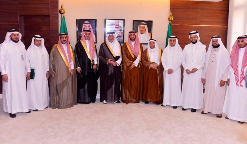 Prince Khaled Al-Faisal, emir of Makkah and adviser to Custodian of the Two Holy Mosques, poses for a group photo with the officials and winners of the Moderation Center Award in Jeddah on Wednesday –SPA.