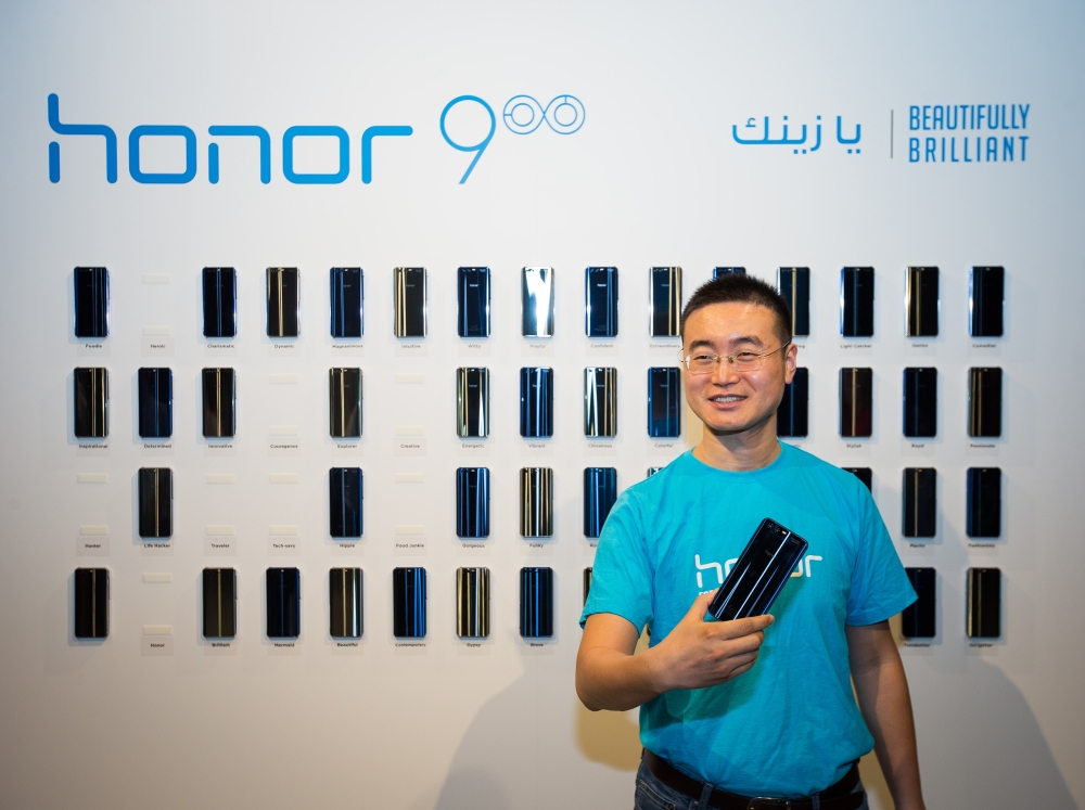 honor unveils flagship 
phone of 2017 in KSA