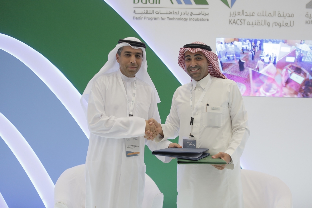 Dawood Al Shezawi (left), Chief Executive Officer of AIM Startup, shakes hands with Nawaf Al-Sahhaf, CEO of Badir Program for Technology Incubators, after the signing of agreement