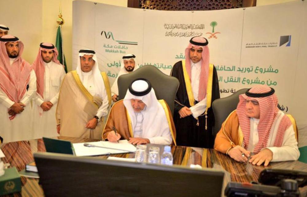 
Prince Khaled Al Faisal, emir of Makkah and advisor to Custodian of the Two Holy Mosques, signs Makkah public transport contract at his emirate office in Jeddah on Tuesday – Okaz. photo
