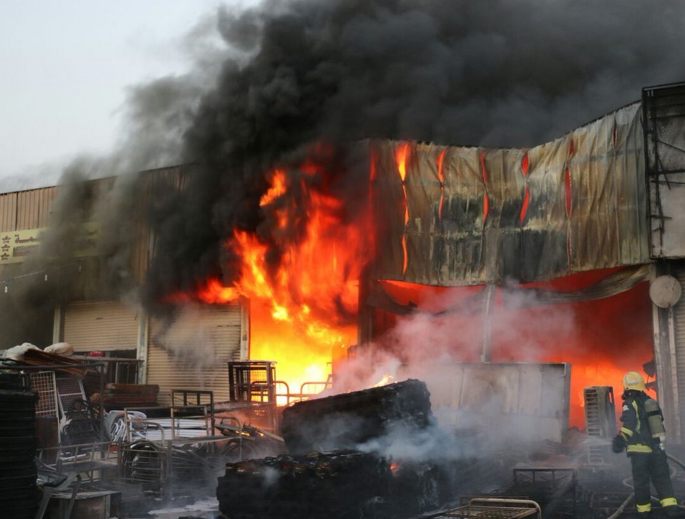 Firefighters battling a blaze that engulfed a carpentry workshop in Riyadh’s Badr district early Sunday morning. — Courtesy: The Civil Defense
