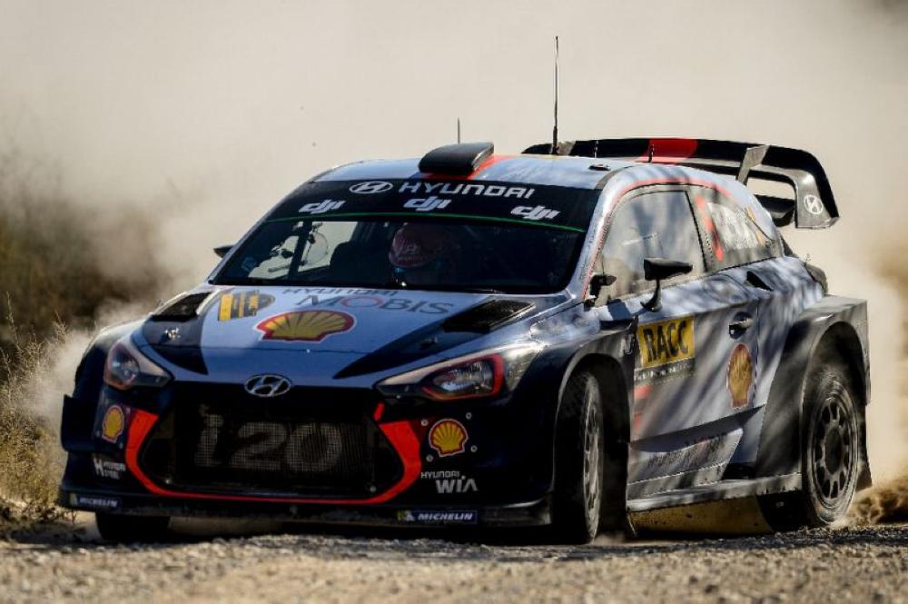 Belgian driver Thierry Neuville and co-driver Nicolas Gilsoul steer their Hyundai Motorsport WRT Hyundai i20 Coupe WRC during the 53rd 'Rally de Catalunya', in Vilalba dels Arcs, on Oct. 6. — AFP