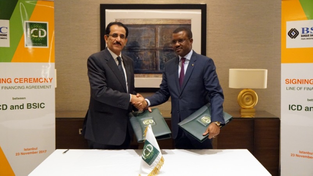 Khaled Al-Aboodi CEO of ICD (right) and Abakar Adoum, Managing Director of BSIC, shake hands  after the signing of €9 million financing agreement under the Wakala structure or agency contract