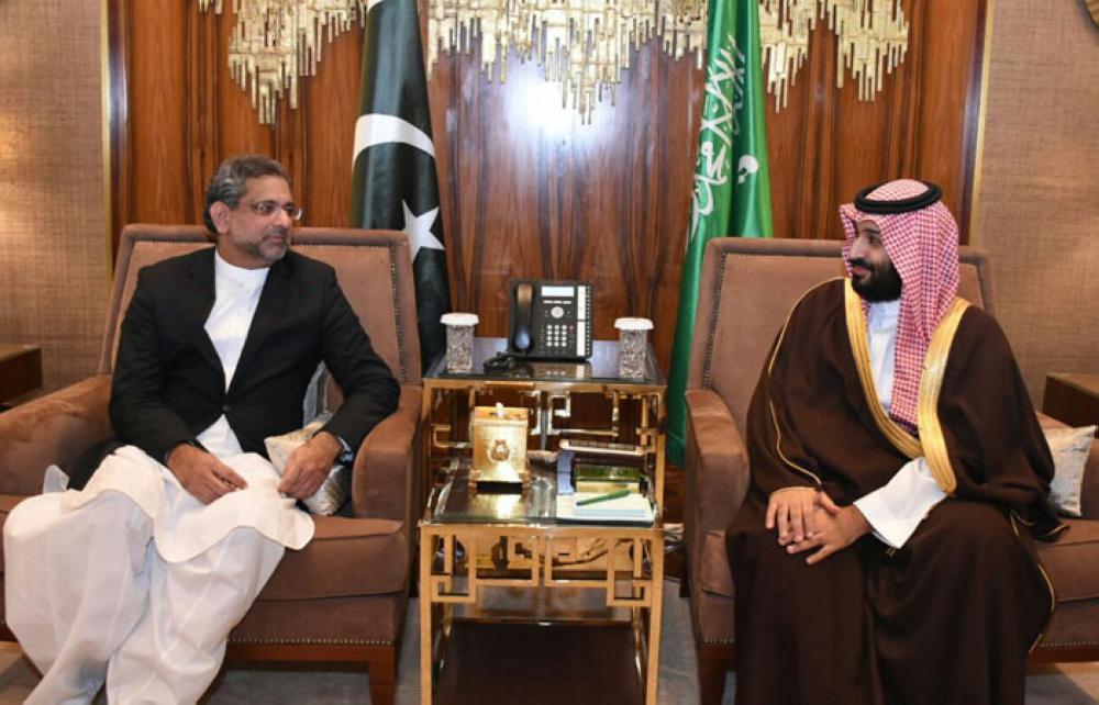 Custodian of Two Holy Mosques King Salman holds talks with Pakistan Prime Minister Shahid Khaqan Abbasi on Monday in Riyadh. — Courtesy photo