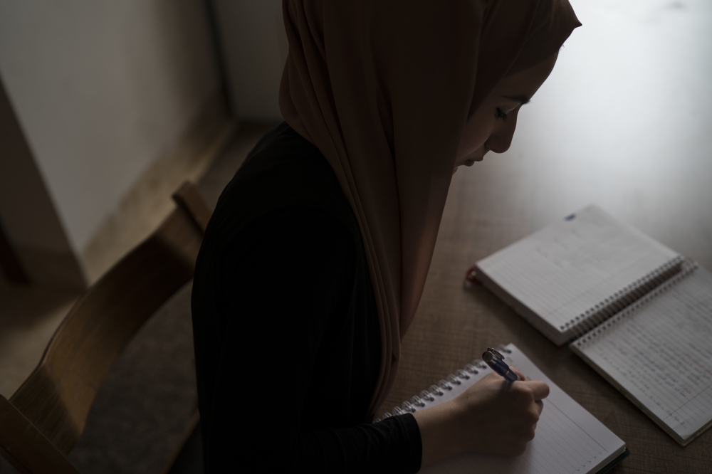 Iraqi teen Ferah, shown studying for an exam in Irbil, Iraq, in this Nov. 11, 2017 photo, says writing helped her endure during the rule of the Daesh group over her home city of Mosul, giving her an outlet to explore her fears and hopes. — AP