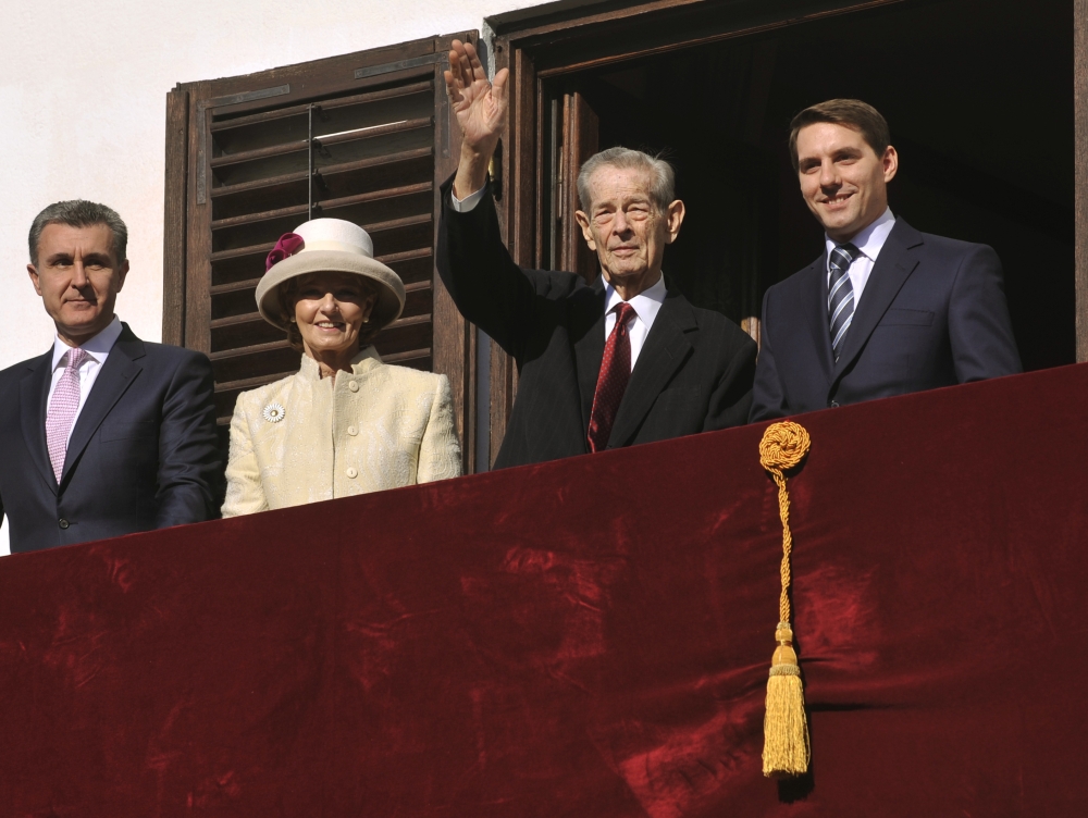 Former King of Romania Michael I, second right, salutes the audience next to Prince Duda, left, Princess Margareta, second left, and Prince Nicolae, right, on the balcony of the Elisabeta Palace in Bucharest in this Nov. 8, 2013 file photo. — AFP
