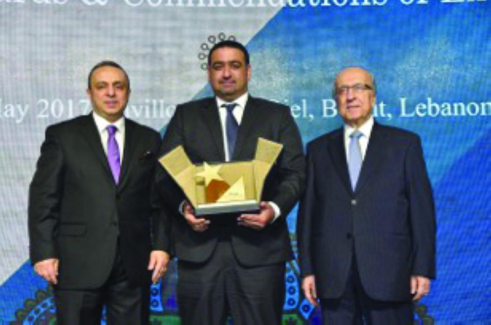 Talib (centre) receives the Award from Fattouh (left) and WUAB Chairman Dr. Joseph Torbey