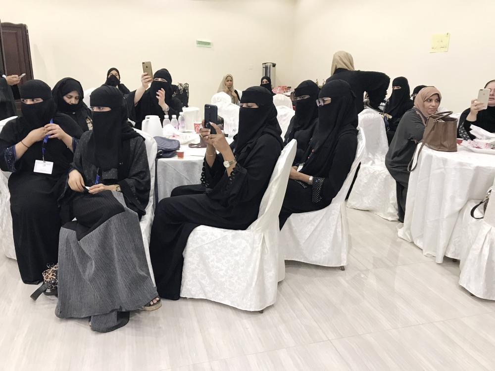 A large number of women participated in the first city council meeting in Jeddah in six months.