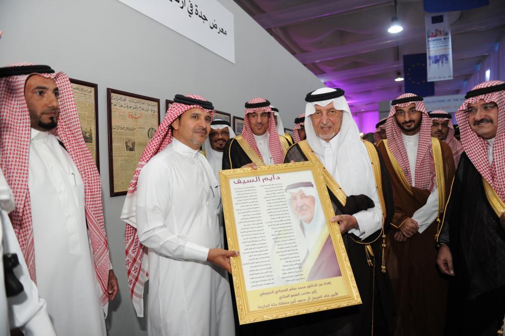 Prince Khaled Al-Faisal, emir of Makkah and adviser to Custodian of the Two Holy Mosques, tours the pavilions after inaugurating the third edition of the Jeddah International Book Fair on Wednesday evening. — Okaz photos