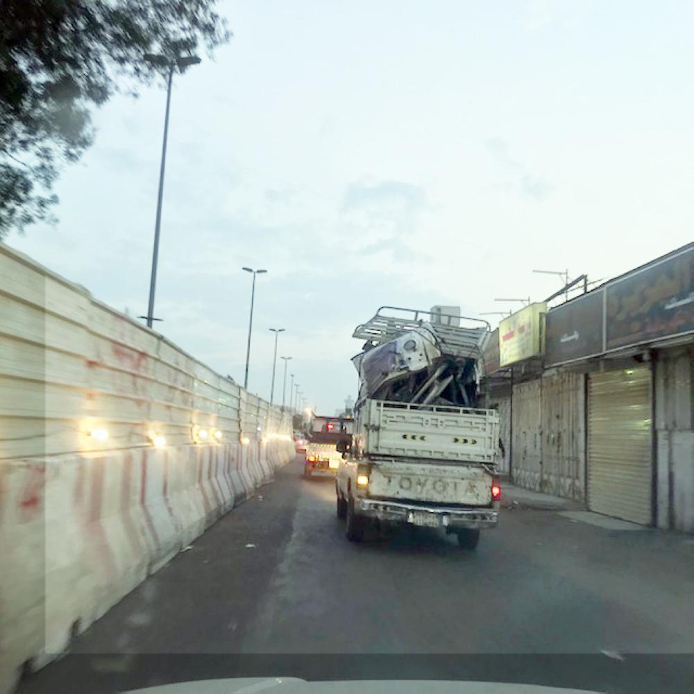 Poor road conditions irk residents along old Makkah highway