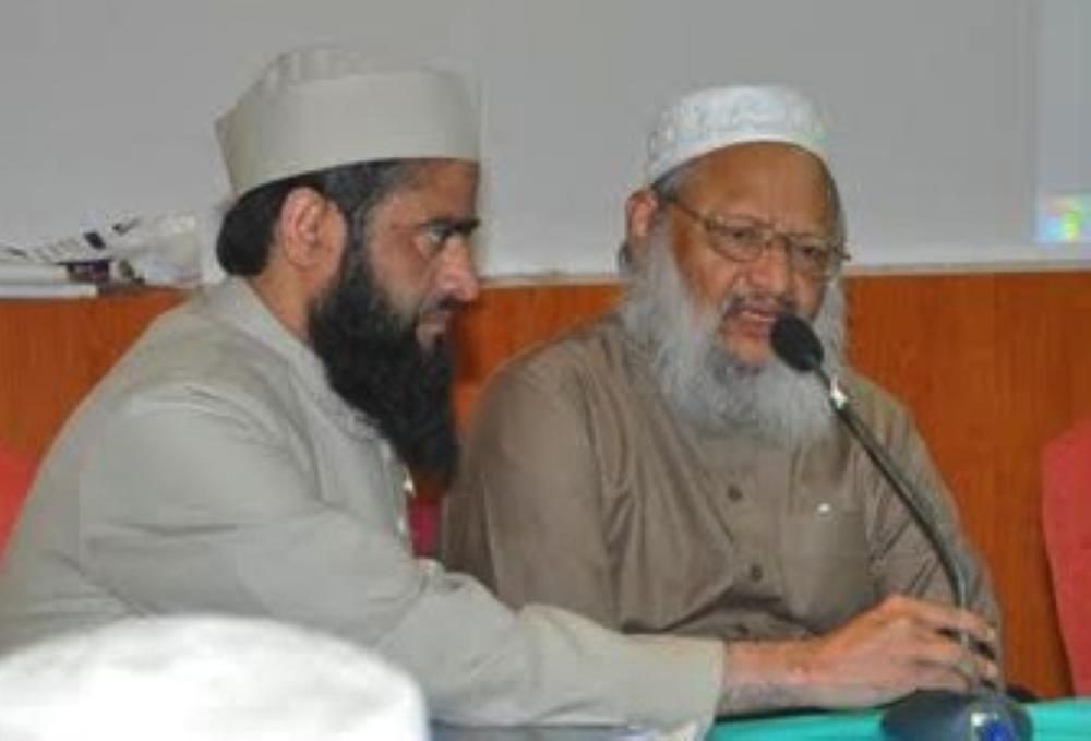 Sheikh Muhammad Mustafa (R) while delivering a lecture in Riyadh.