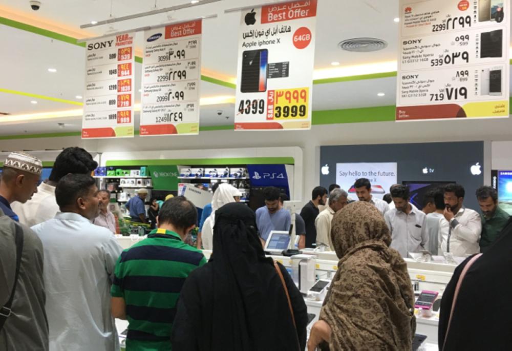 Shoppers flock to buy electronics ahead of VAT