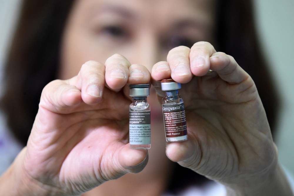A nurse displays vials of Sanofi’s dengue vaccine Dengvaxia, which has been recalled from local health centers, in the district of Manila, following the suspension of the country’s public dengue immunization program in this Dec. 5, 2017 file photo. — AFP