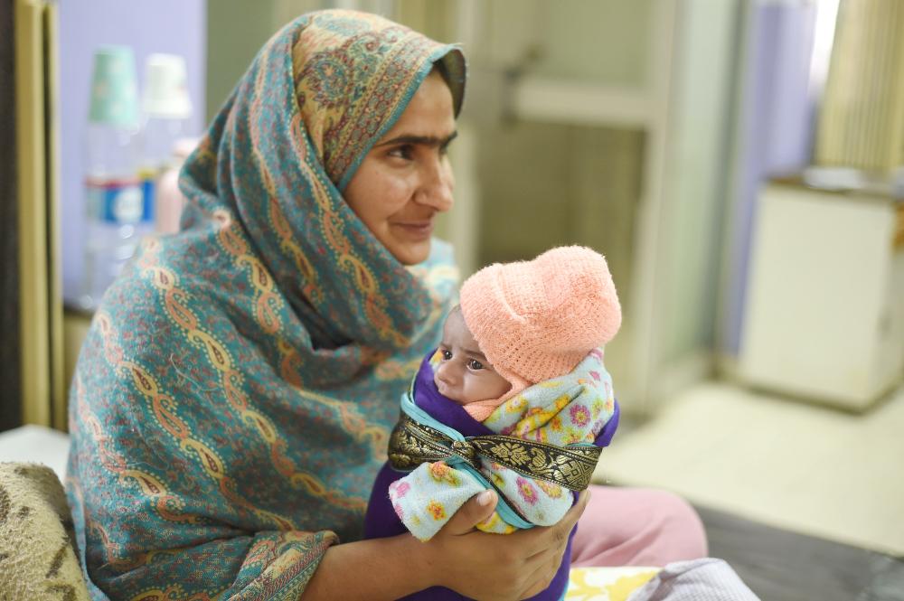 Sartaj holds her 15-days-old daughter Kinza, who is suffering from diarrhea and a blood infection, in a government hospital in Islamabad, in this Dec. 15, 2017 file photo. — AFP