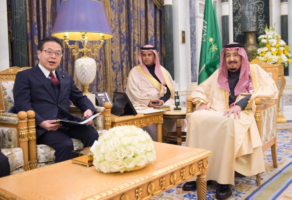 King, Japanese minister discuss Saudi-Japanese Vision 2030