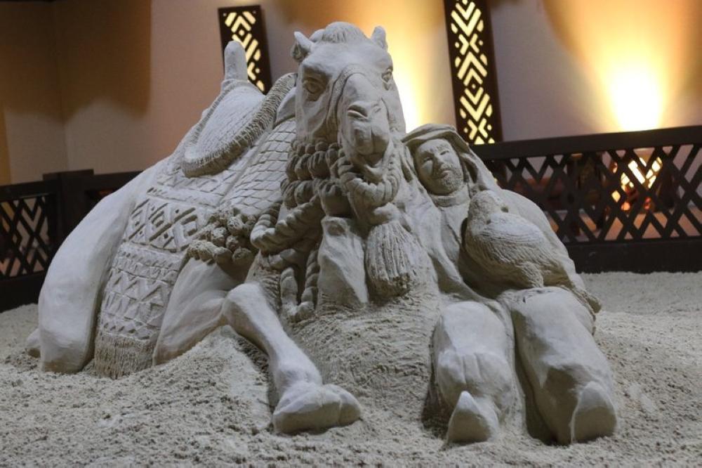 Indian sisters bewitch visitors to camel festival with sand art