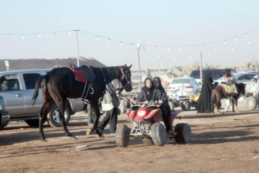 Desert carnival draws families in droves