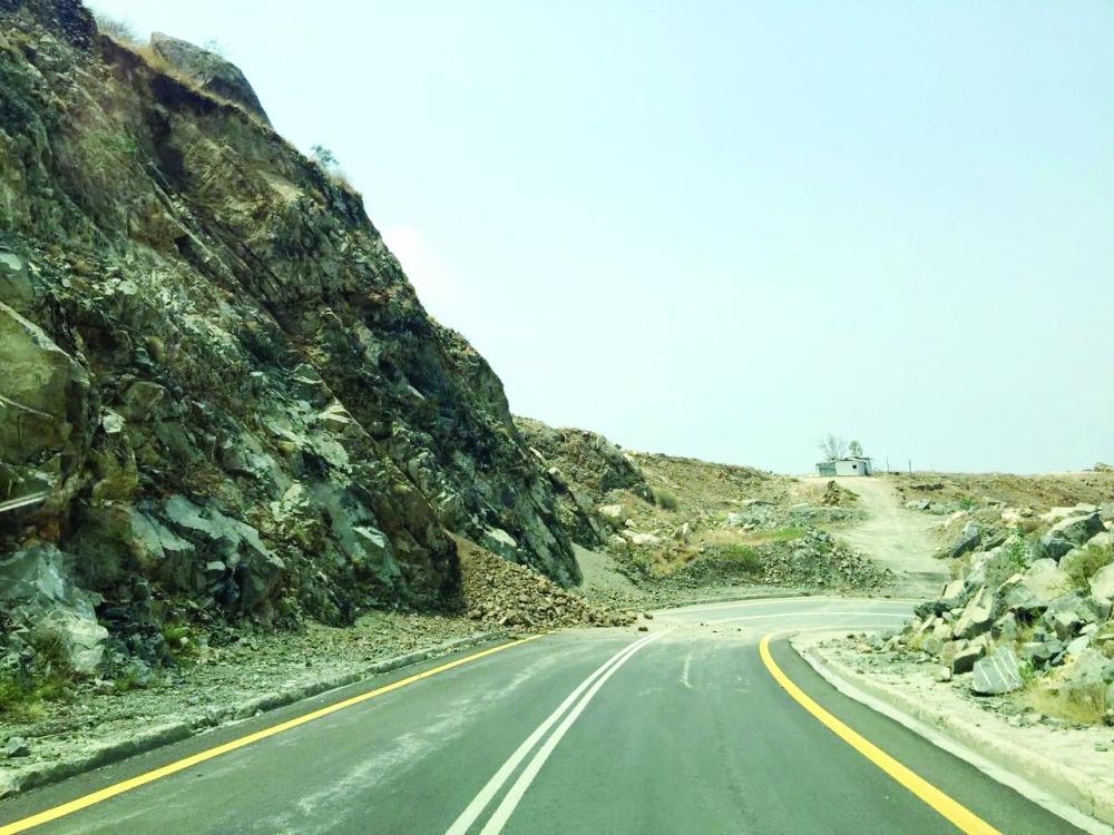 Aqabat Haznah Road, a vital artery linking cities of Al-Baha province, has many dangerous curves, in addition to a constant threat of rock falls. — Courtesy Al-Madina